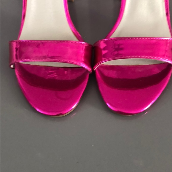 Guess fuschia heels 💕 - Picture 3 of 8